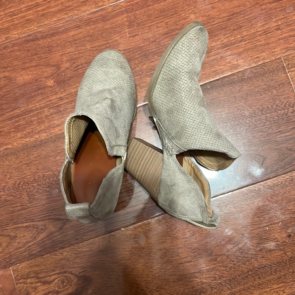 tan/brownish color heeled boots size 7 1/2